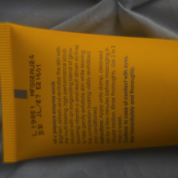 Rodial Vit C Papaya Enzyme Scrub, 2.36 Oz, NEW - Picture 3 of 3